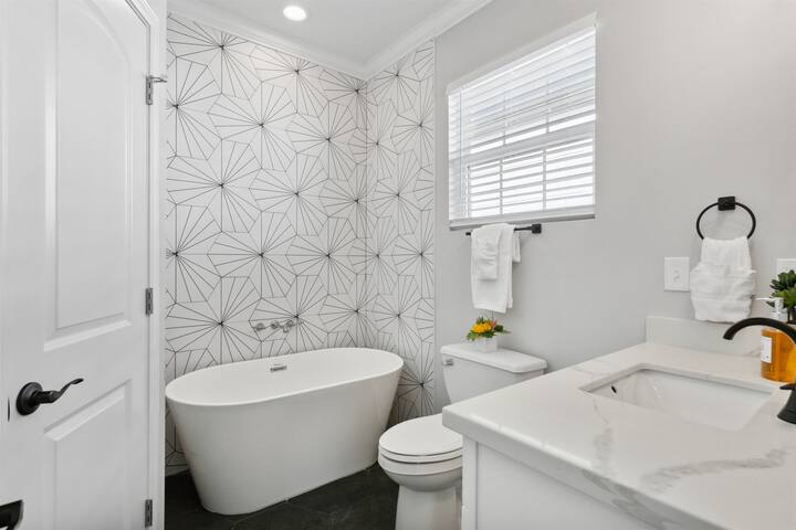 3 New Luxury Homes | 15BR Near Superdome + Parking gallery image 5