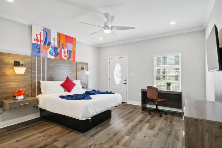 3 New Luxury Homes | 15BR Near Superdome + Parking gallery image 4