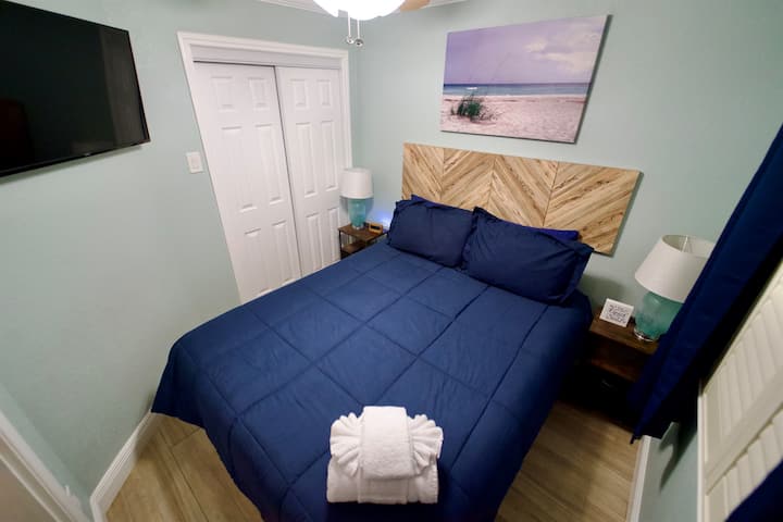 Unwind in a beach-chic bedroom with queen bed, charging ports, full closet, and a 40” smart TV with cable, Netflix, Disney+, Apple TV+, and Peacock Premium, plus high-speed Wi-Fi up to 800 Mbps.