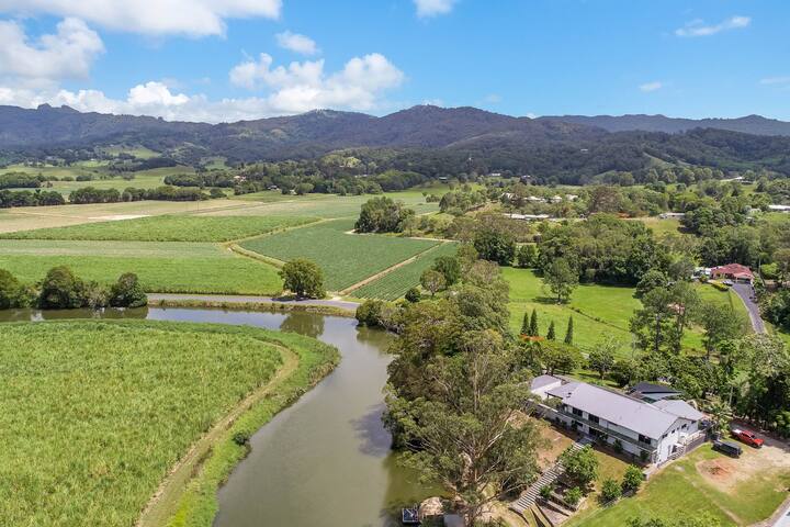 Riverview Homestead 12 PP – Bring the boat! gallery image 2