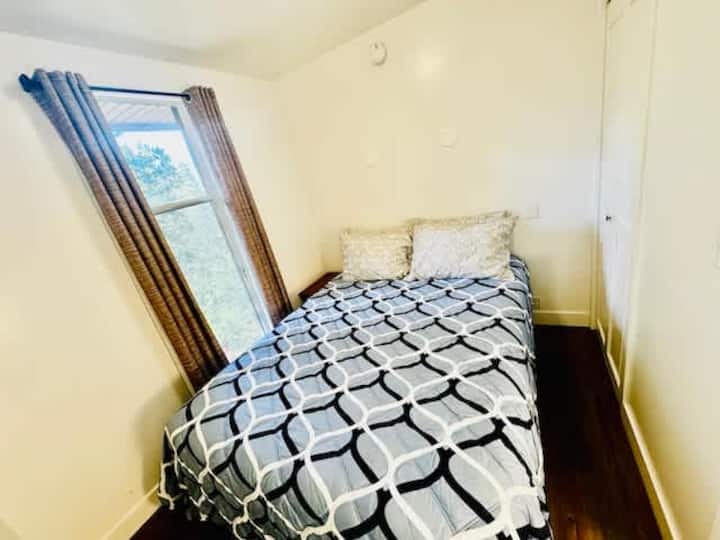 Single Queen Room