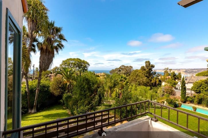 Last Minute Deals/A/C/Hot Tub/Close to All gallery image 4