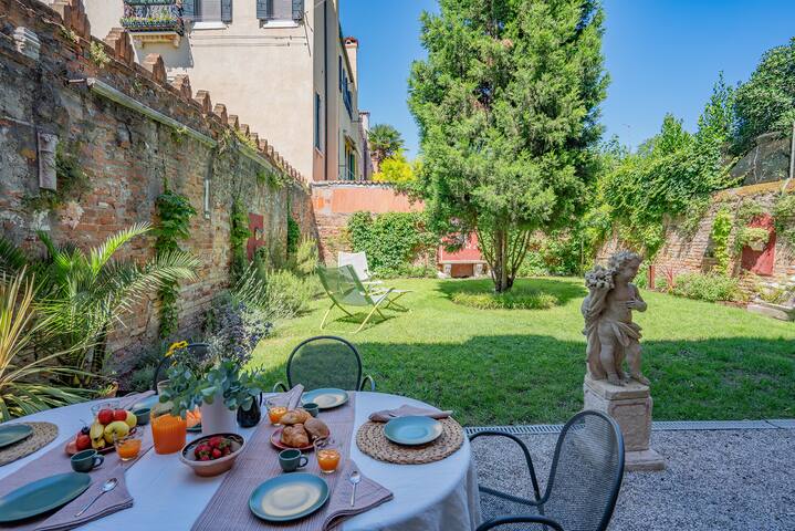 Casa della Sensa 1 Garden & Canal View gallery image 4