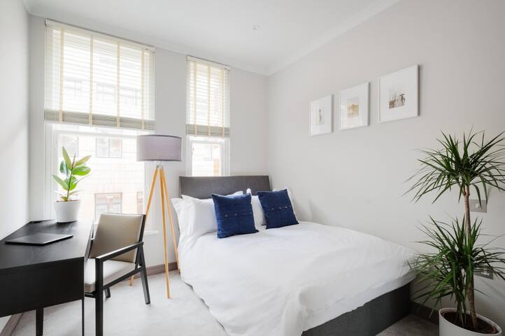 Luxurious Two Bedroom Apartment in Holborn gallery image 2