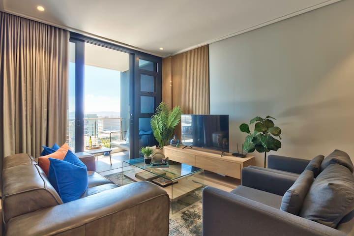 Cape Town’s Finest: Elegant 2-Bed & Pool