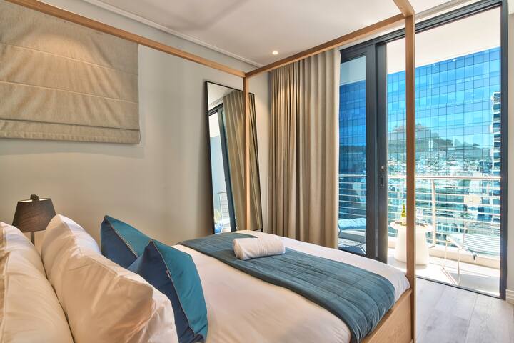 Cape Town’s Finest: Elegant 2-Bed & Pool gallery image 5