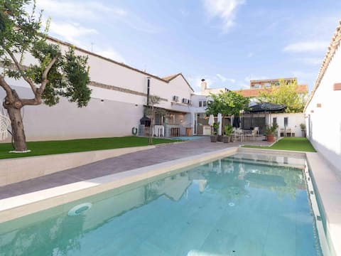 Small house with garden and pool