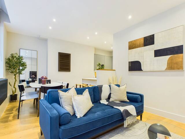 Chic and Modern Apartment by Piccadilly Circus gallery image 5