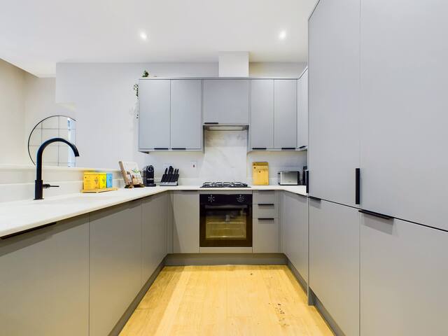 Modern and Homely Apartment in Piccadilly Circus gallery image 2