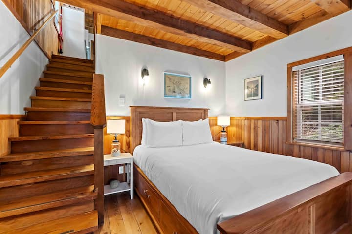 غرفة نوم بحجم كوين - الطابق الأول