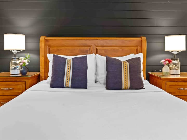 غرفة نوم بحجم كوين - الطابق الثالث