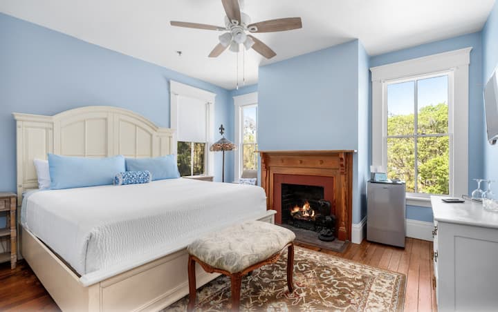 Predivna bračna soba s kaminom i privatnom kupaonicom