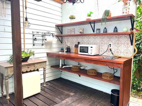 Top performing Airbnb: Tiny Home Hideaway | Patio • Pet-Friendly in Sulphur Spring