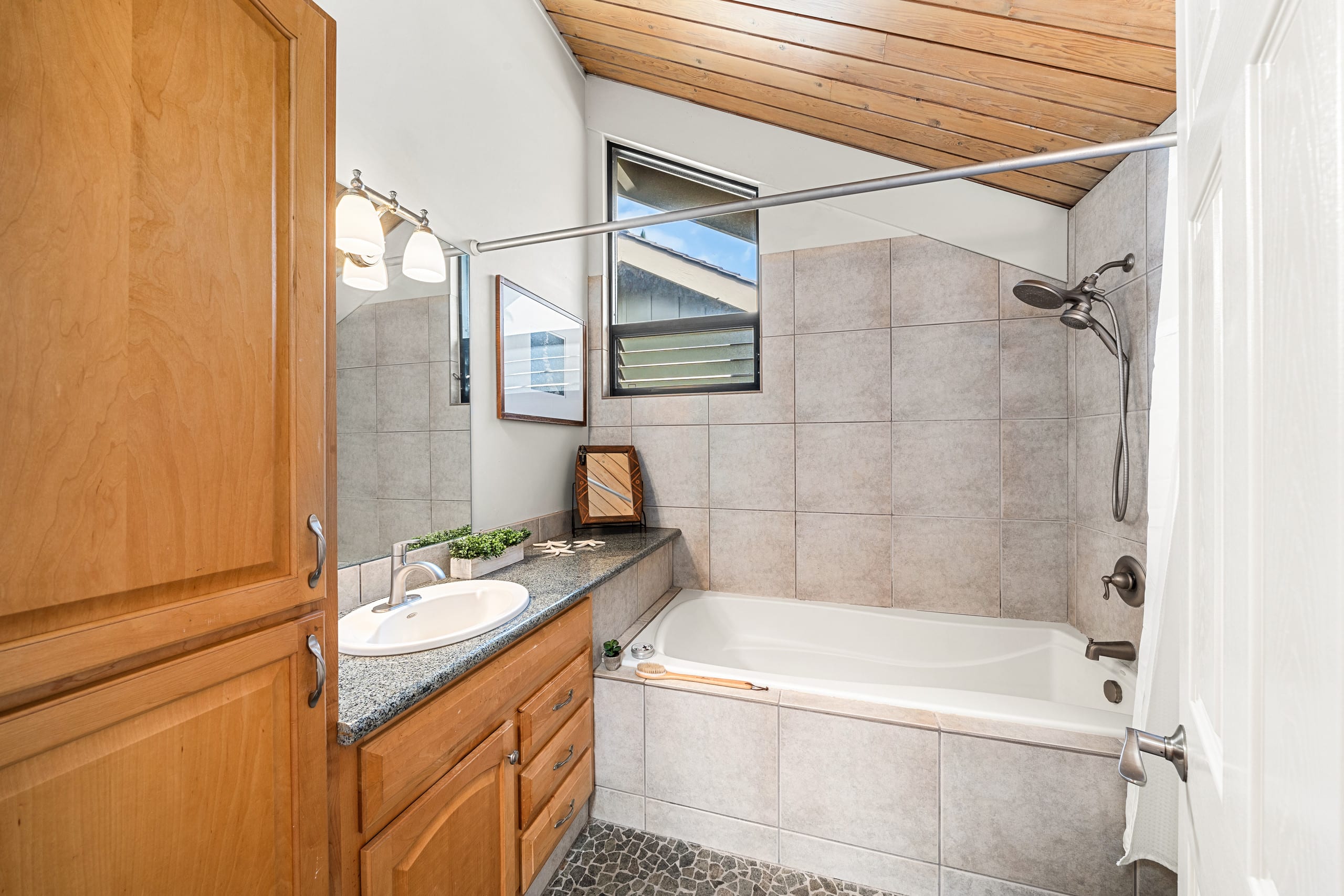 Condo in Lahaina · ★5.0 · 2 bedrooms · 4 beds · 2 baths - Image 22