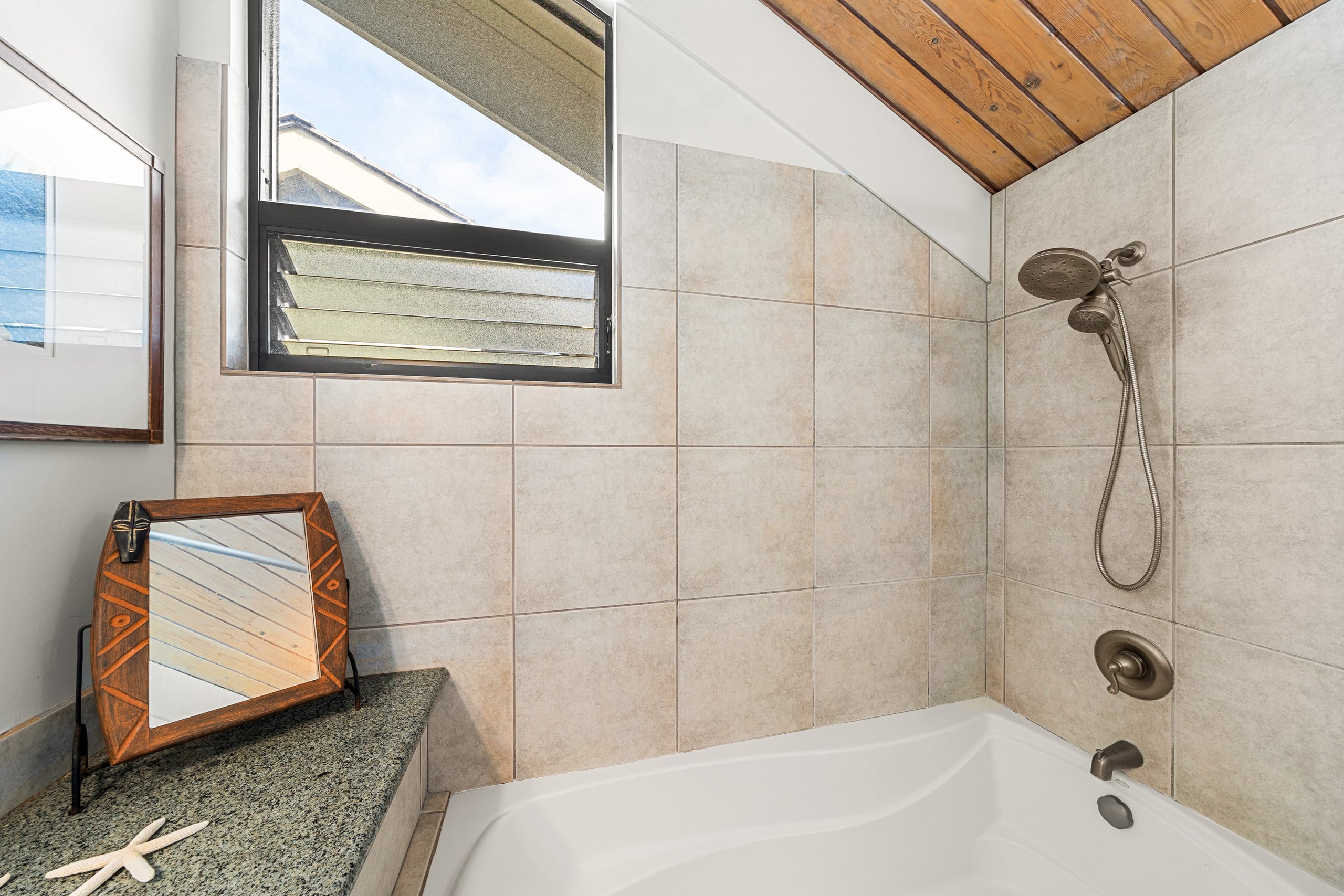 Condo in Lahaina · ★5.0 · 2 bedrooms · 4 beds · 2 baths - Image 23