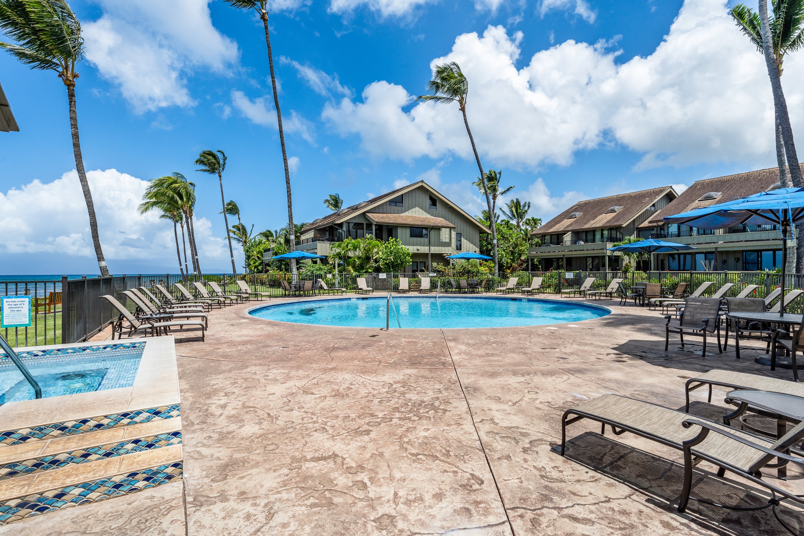 Condo in Lahaina · ★5.0 · 2 bedrooms · 4 beds · 2 baths - Image 33