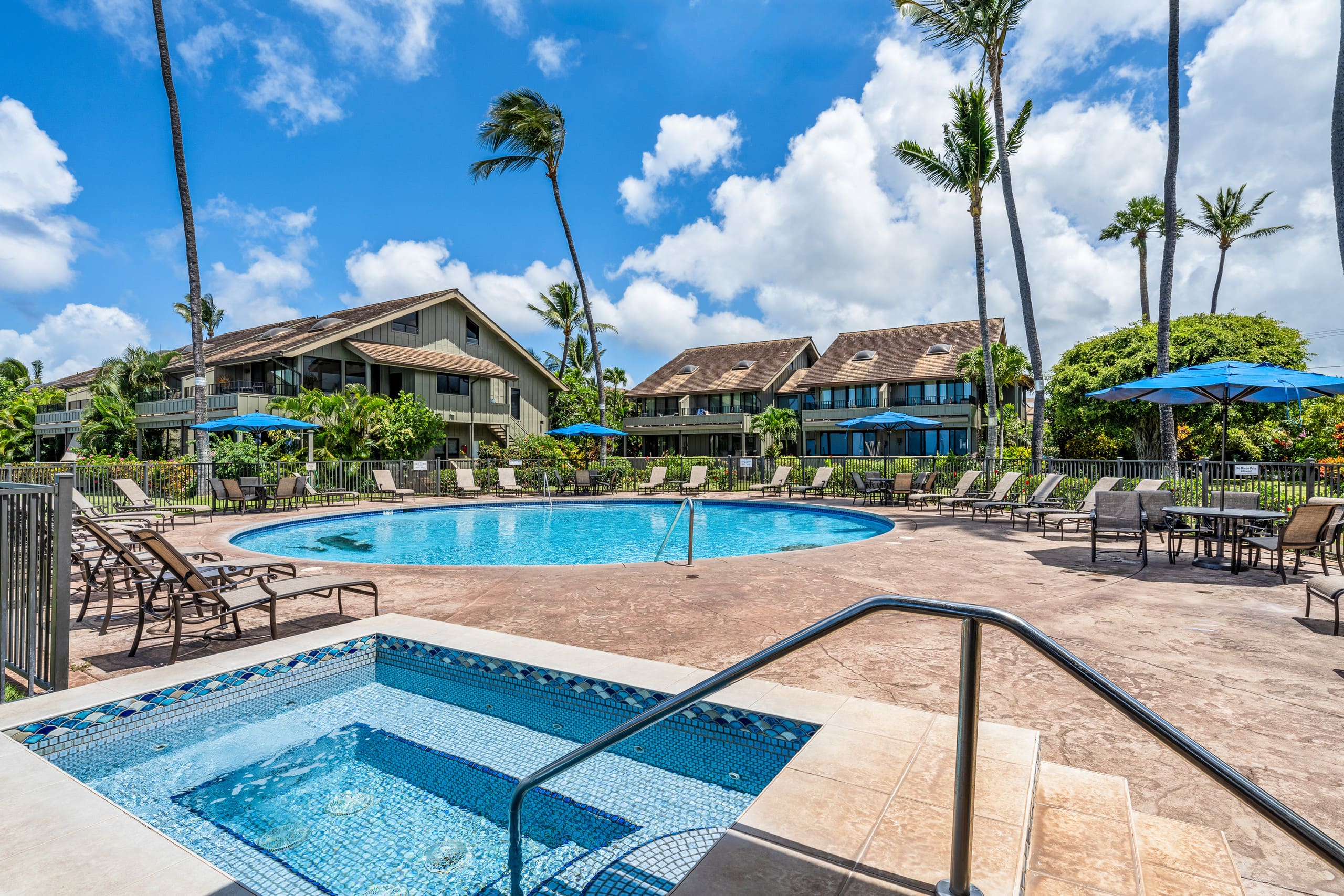 Condo in Lahaina · ★5.0 · 2 bedrooms · 4 beds · 2 baths - Image 35