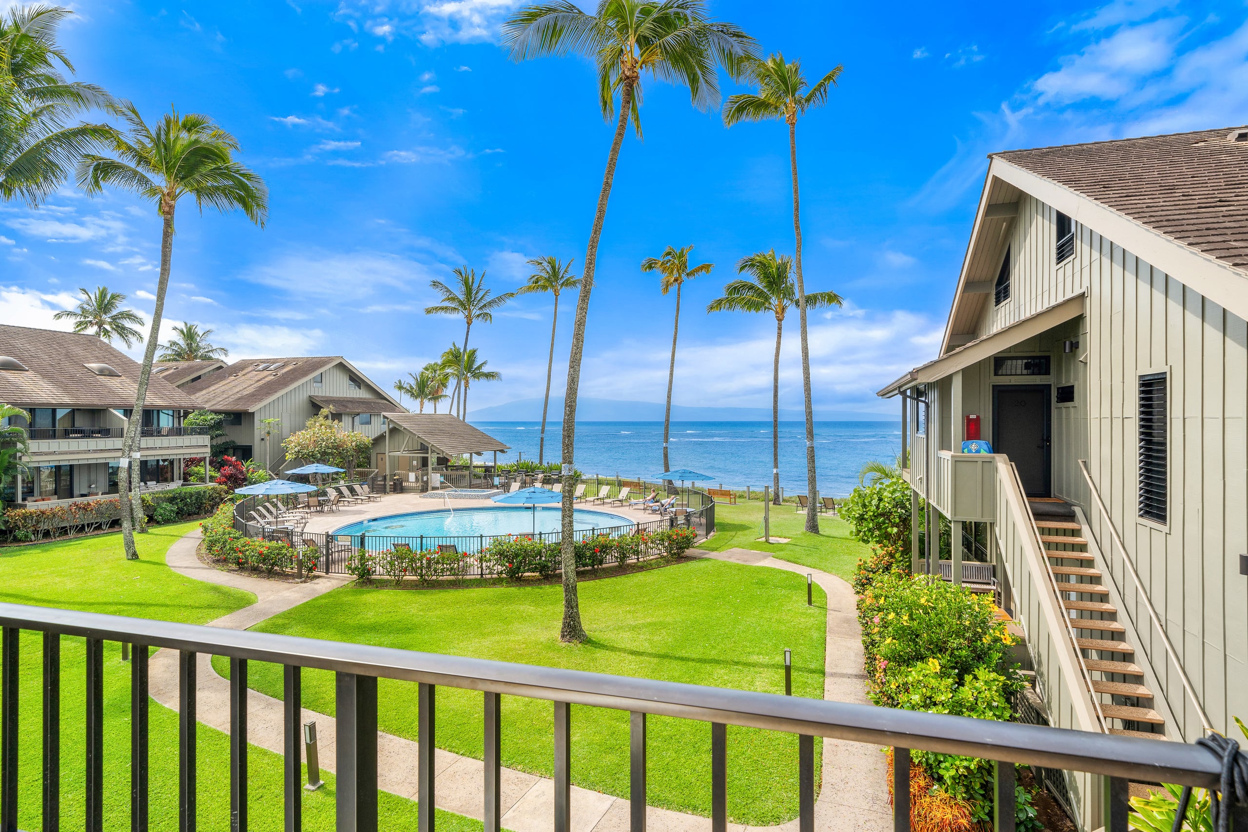 Condo in Lahaina · ★4.94 · 2 bedrooms · 4 beds · 2 baths - Image 33