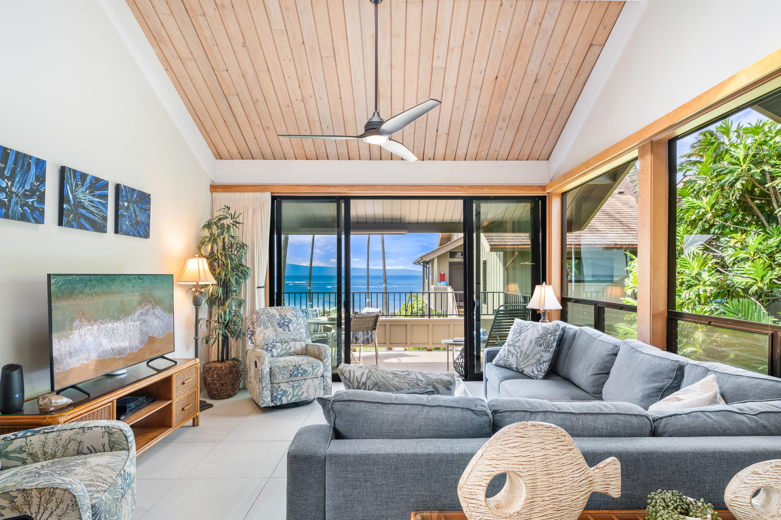 Condo in Lahaina · ★4.94 · 2 bedrooms · 4 beds · 2 baths - Image 2