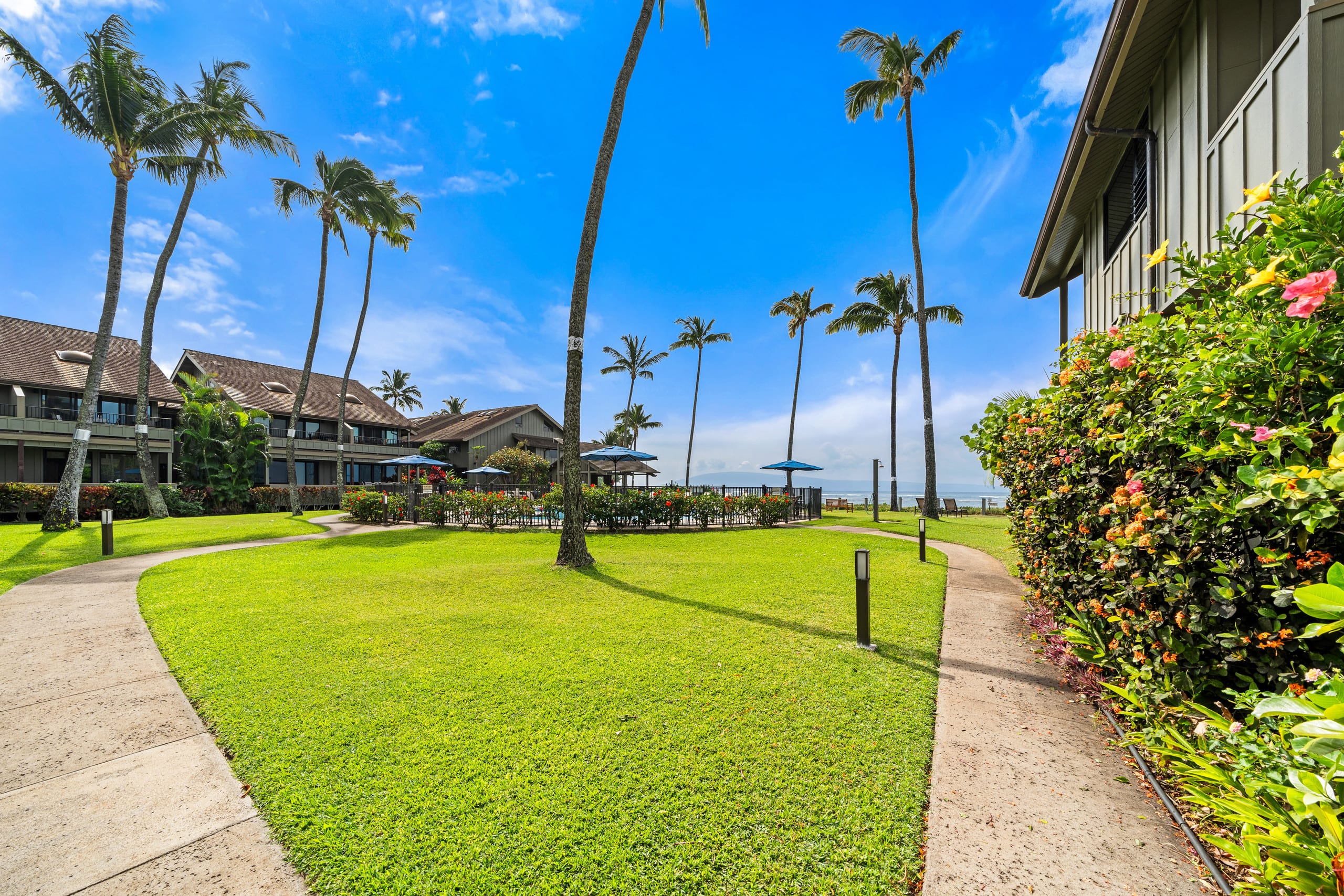 Condo in Lahaina · ★4.94 · 2 bedrooms · 4 beds · 2 baths - Image 42