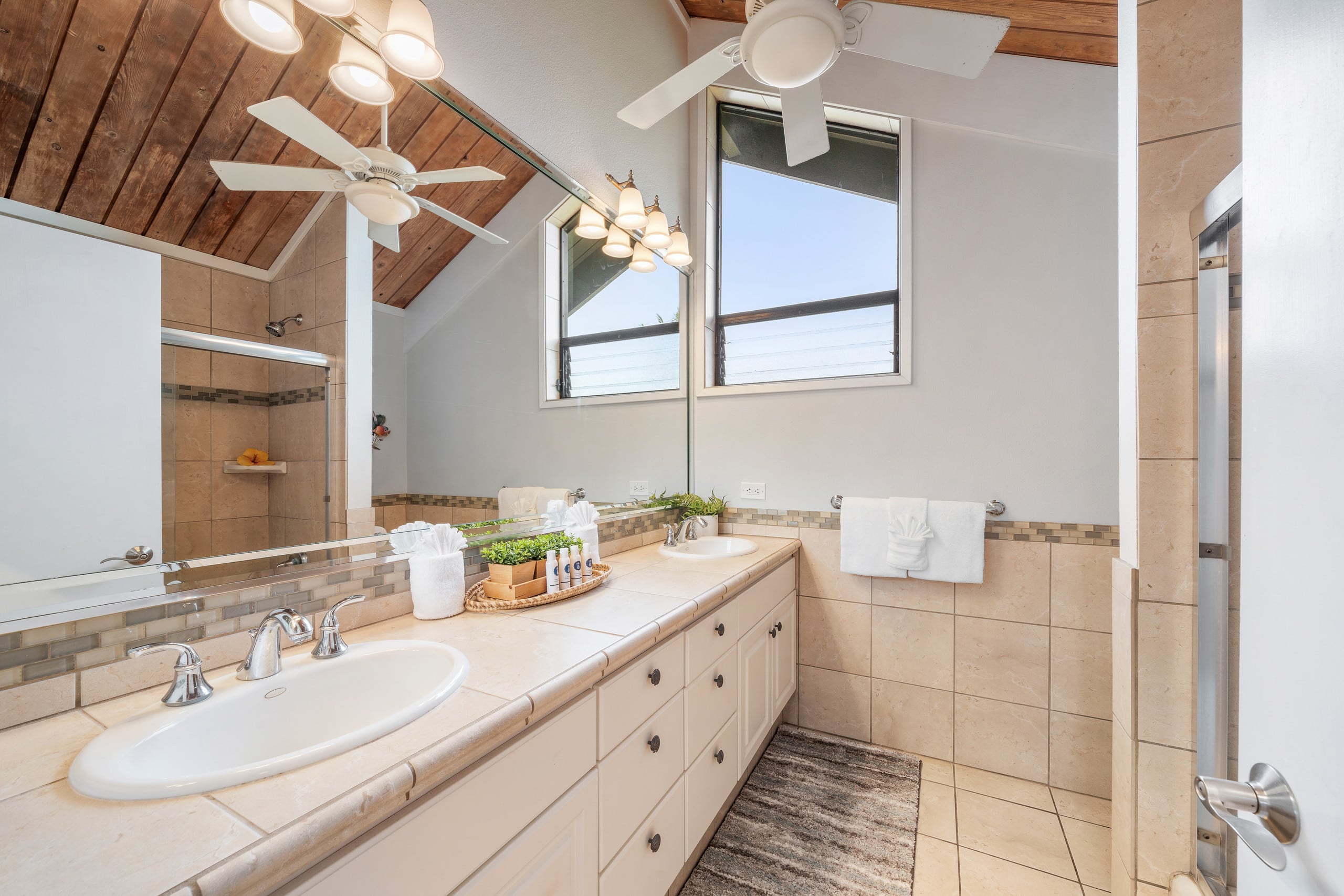 Condo in Lahaina · ★4.94 · 2 bedrooms · 4 beds · 2 baths - Image 24