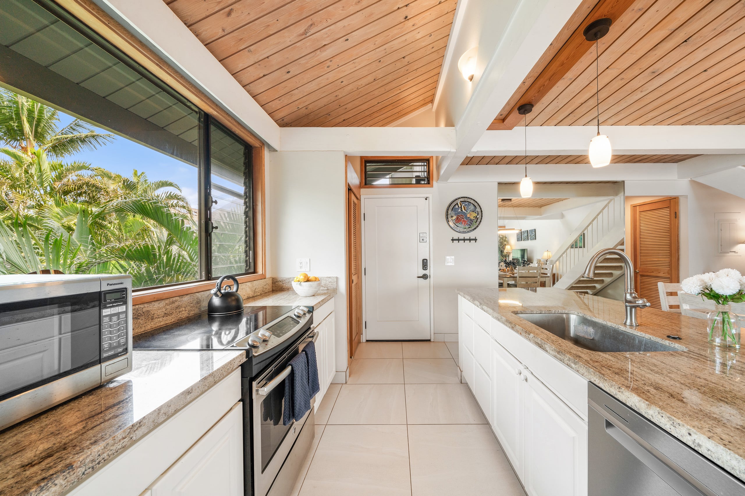 Condo in Lahaina · ★4.94 · 2 bedrooms · 4 beds · 2 baths - Image 6