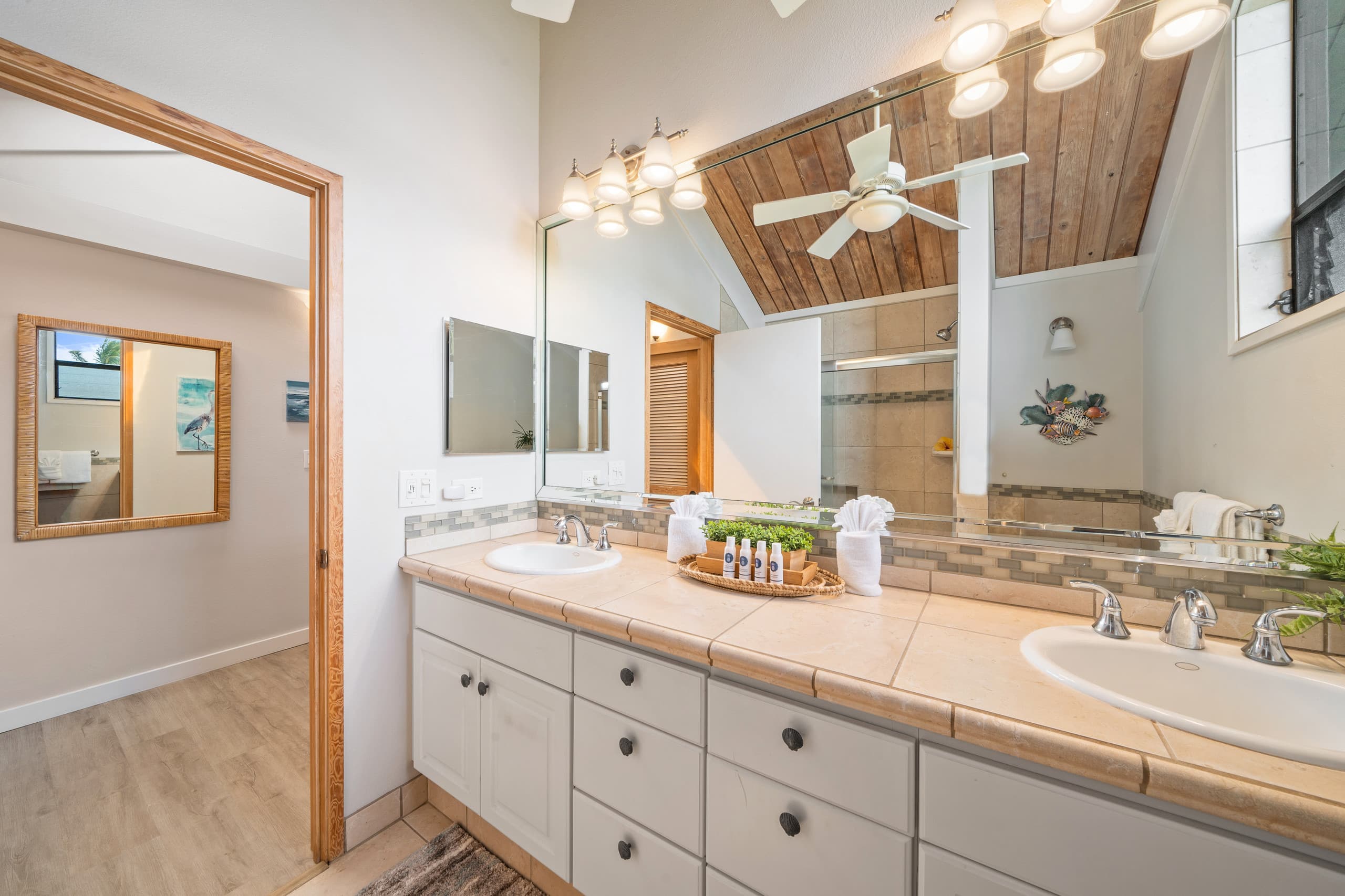 Condo in Lahaina · ★4.94 · 2 bedrooms · 4 beds · 2 baths - Image 23
