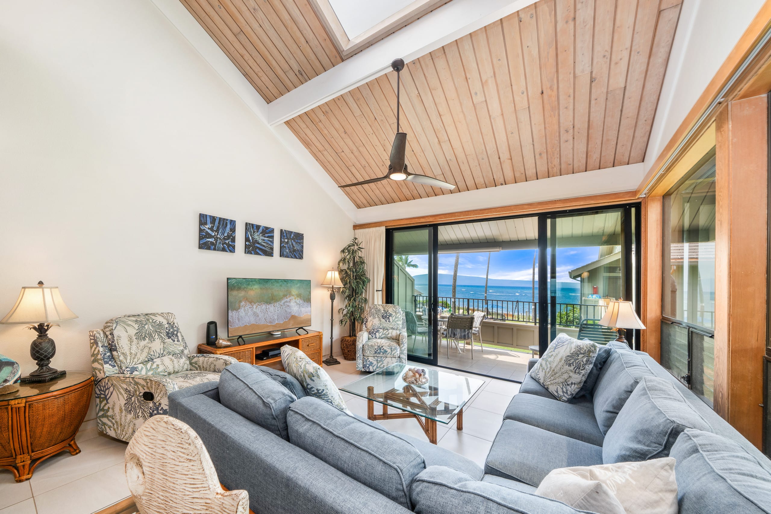 Condo in Lahaina · ★4.94 · 2 bedrooms · 4 beds · 2 baths - Image 1
