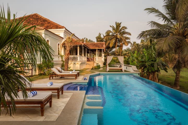 Pool: Swimming pool