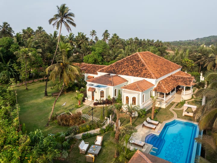 Exterior: Property