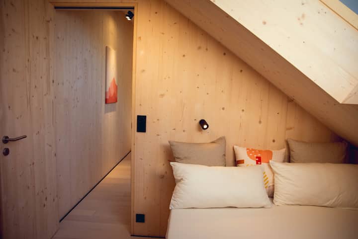 Životna klima: prirodna regulativa vlage kroz naše zidove u punom jeku može potaknuti vašu dobrobit i poboljšati vam san.  Svakog vam je dana na raspolaganju najbolja moguća kvaliteta zraka. 