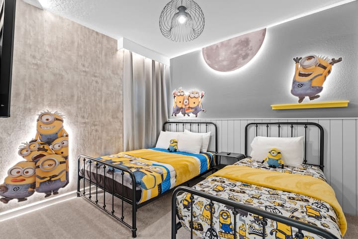 Camera da letto n. 2: 1 letto matrimoniale grande e 1 letto singolo con TV (en-suite)