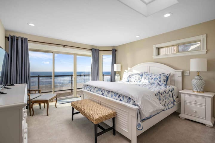 «Una propiedad absolutamente impresionante. ¡La casa es preciosa! Sal de la terraza trasera y llega al océano. Atardeceres increíbles». - Jasmin