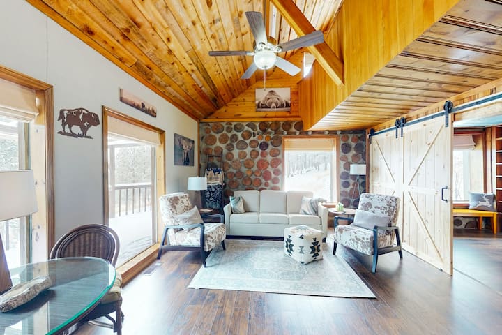 Mountain-top Haven Stunning Views - Custer, SD