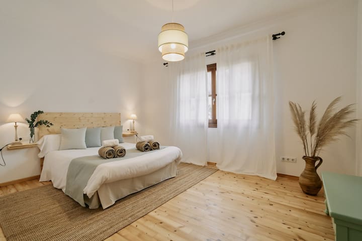 Paradise in Ses Covetes, Swimming Pool and Bbq