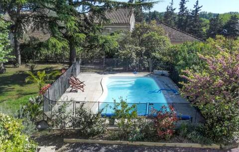 Lovely home in Montfrin with WiFi