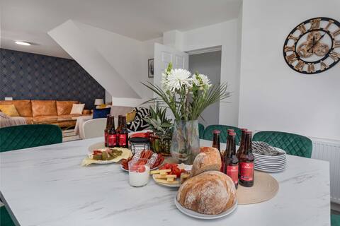 Top performing Airbnb: 9 Beds | 4BR 2BA | Contractors | Driveway in Manor Castle