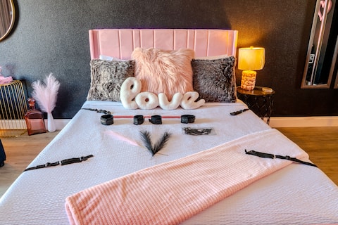 Risqué Pink Escape for 2 - Couples Retreat 717