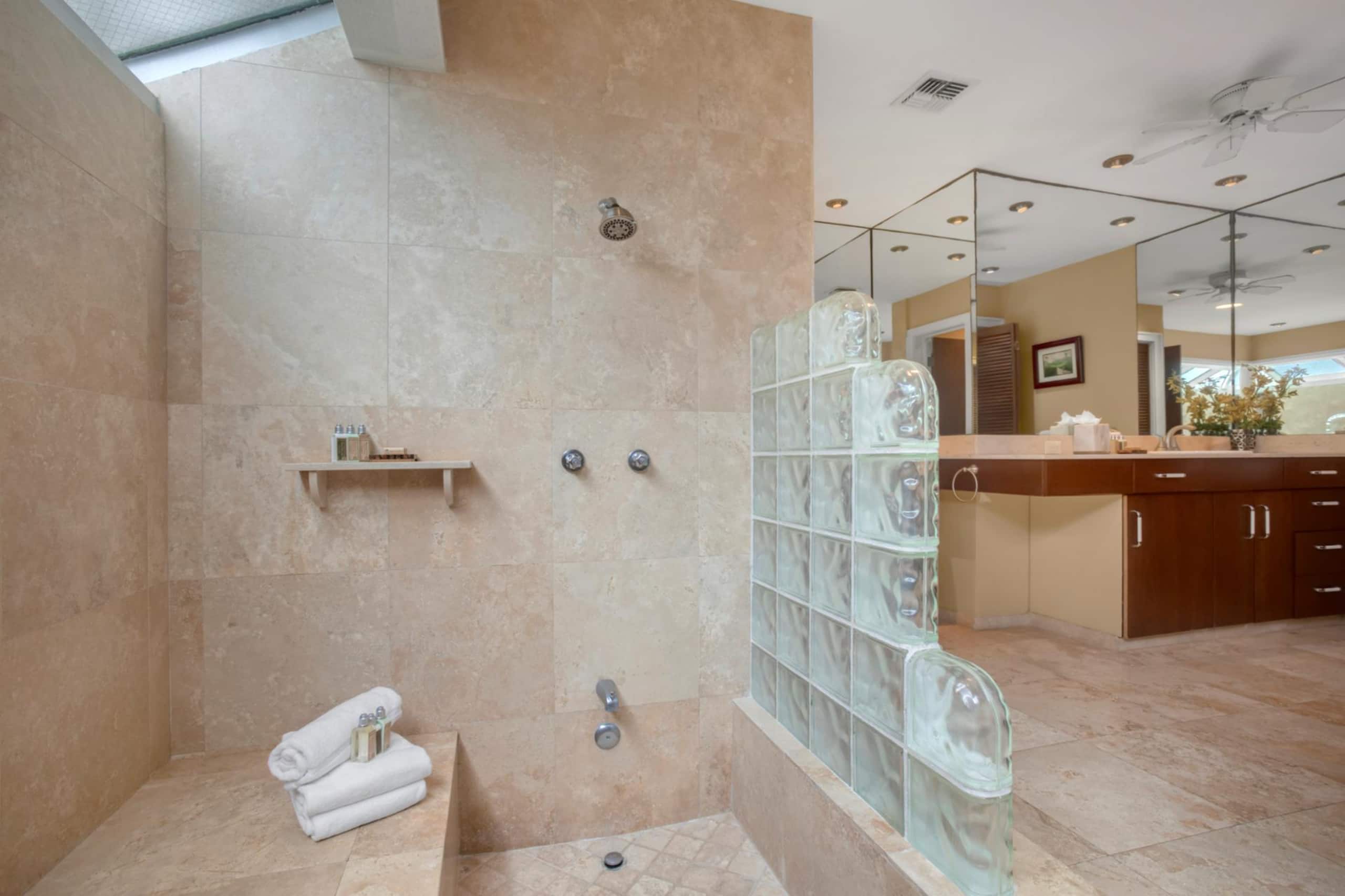 Condo in Lahaina · ★4.8 · 1 bedroom · 2 beds · 1 bath - Image 35