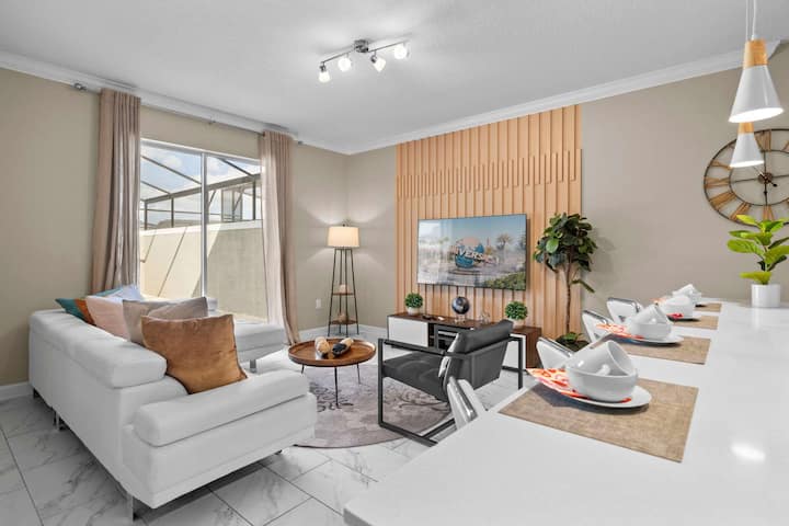 Relaxing Getaway Near Disney With Pool & Themed Ro - Kissimmee, FL