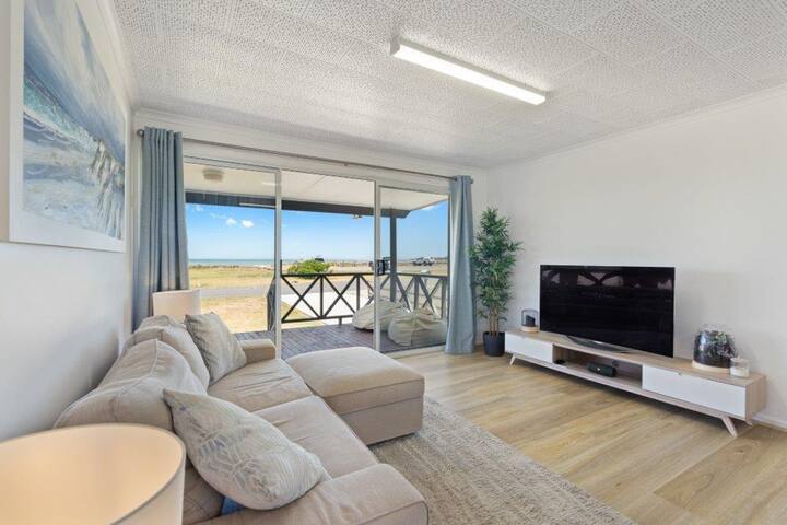 Adrift - Oceanfront - Pets Welcome - Middleton