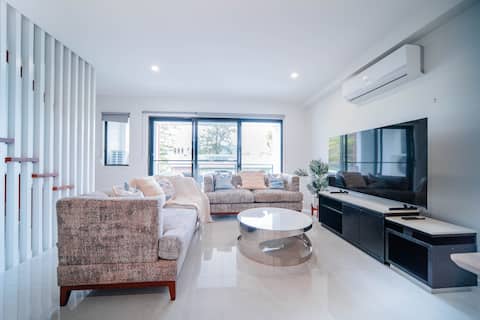 Bright and Airy 4-Bedroom New Villa in Southport