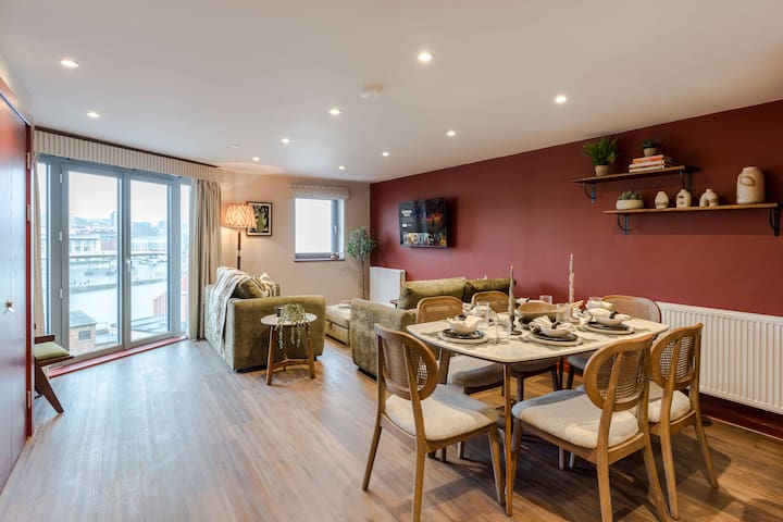 Designer 2BR Apartment | Prime Location (sleeps 6) gallery image 2