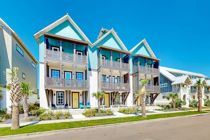 Stylish 4br Coastal Retreat With Stunning Views - Port Aransas, TX