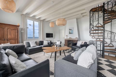 Sea - beach facing family villa for 12