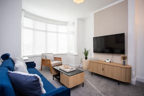 Vacant Nests | The Sandringham | Central Location