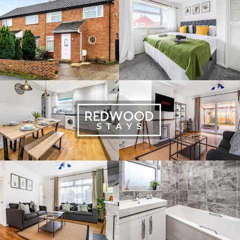 Cozy 3 Bedroom House in Camberley, Free Parking