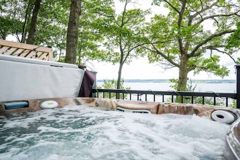 Lakefront Retreat with Hot Tub & Game Room