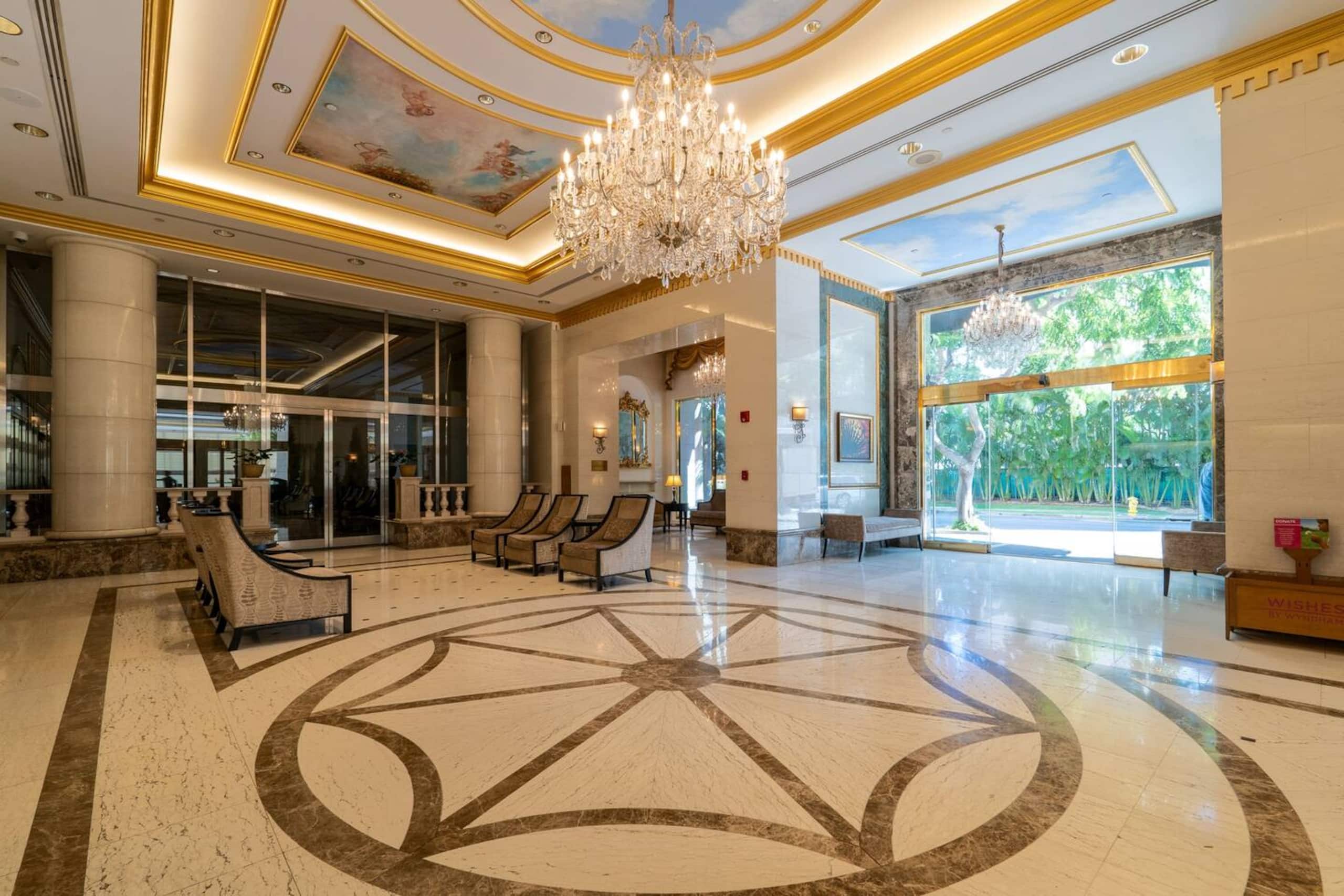 Resort in Honolulu · ★4.98 · 1 bedroom · 2 beds · 1 private bath - Image 30
