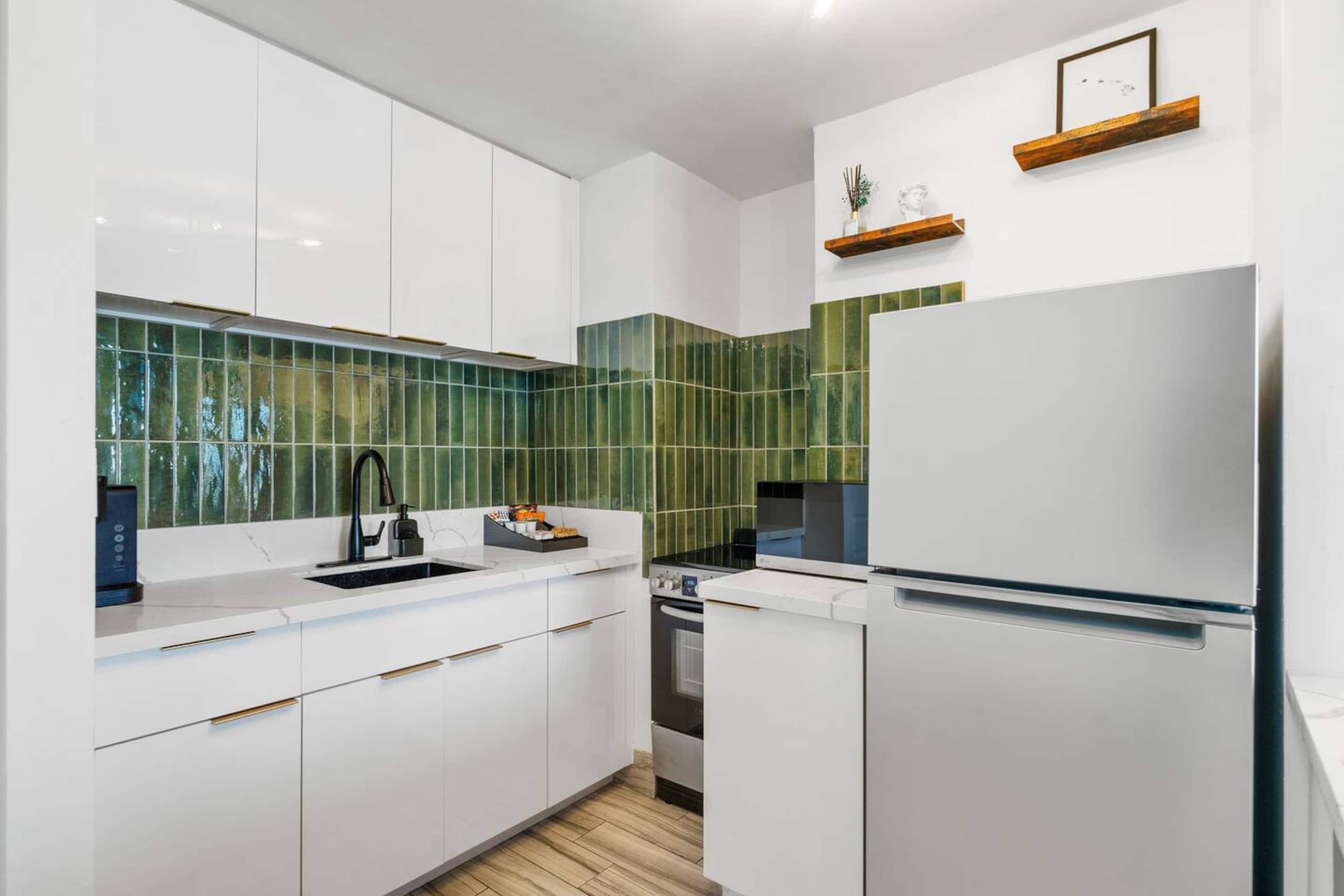 Resort in Honolulu · ★4.98 · 1 bedroom · 2 beds · 1 private bath - Image 5